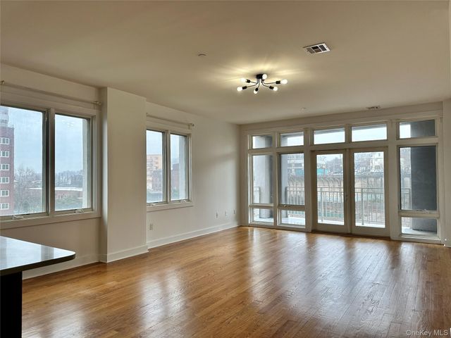 90 Bay Street Landing 4D, Staten Island, NY 10301