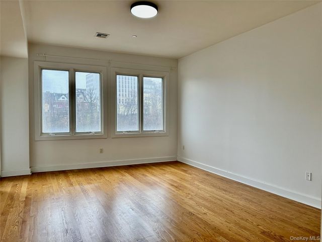 90 Bay Street Landing 4D, Staten Island, NY 10301