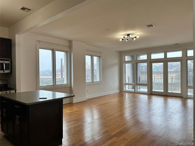 90 Bay Street Landing 4D, Staten Island, NY 10301