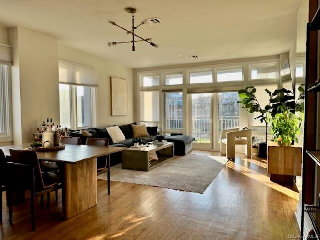 90 Bay Street Landing 4D, Staten Island, NY 10301