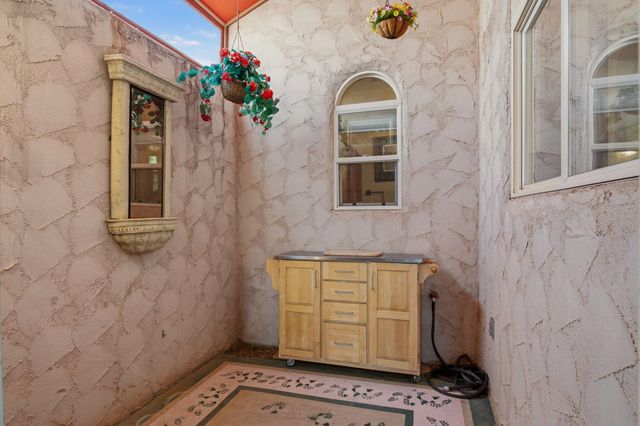 9232 Masini Lane NW, Albuquerque, NM 87114