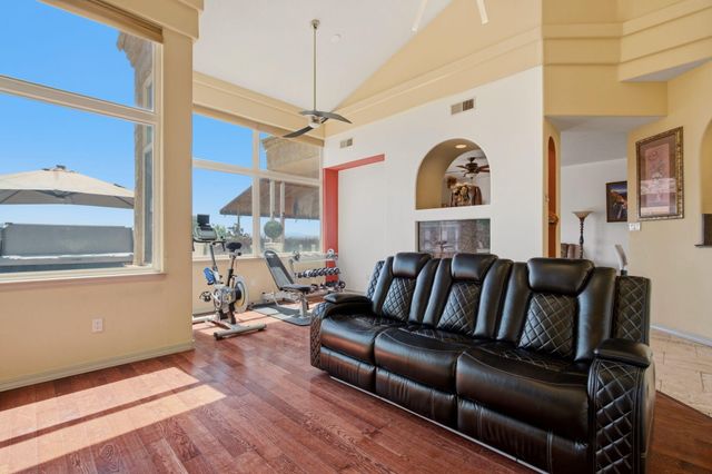 9232 Masini Lane NW, Albuquerque, NM 87114