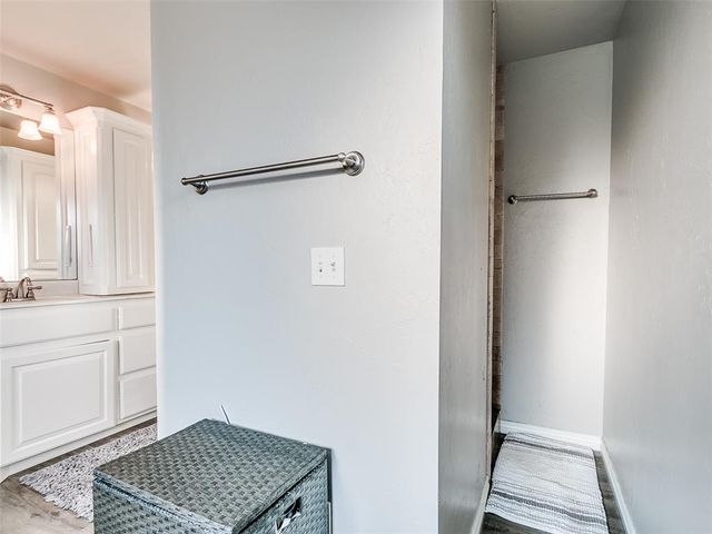 4500 Hillside Lane, Edmond, OK 73025