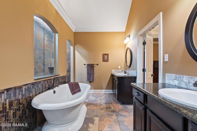 126 Heathwood Drive, Broussard, LA 70518