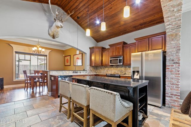 126 Heathwood Drive, Broussard, LA 70518