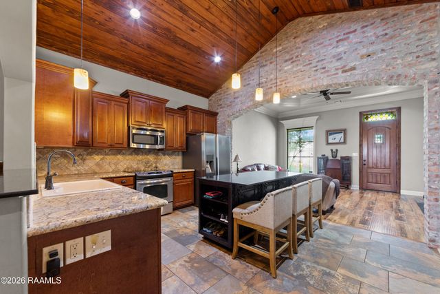 126 Heathwood Drive, Broussard, LA 70518