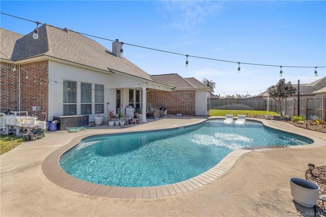 5122 W Worthington Drive, Lake Charles, LA 70605