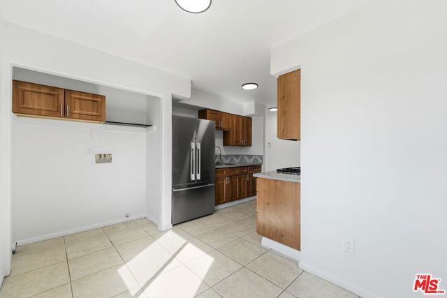 8110 S San Pedro Street, Los Angeles, CA 90003