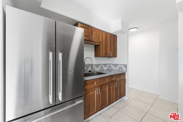 8110 S San Pedro Street, Los Angeles, CA 90003