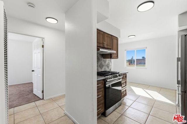 8110 S San Pedro Street, Los Angeles, CA 90003