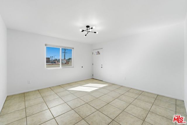 8110 S San Pedro Street, Los Angeles, CA 90003