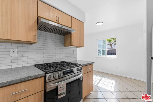 8110 S San Pedro Street, Los Angeles, CA 90003