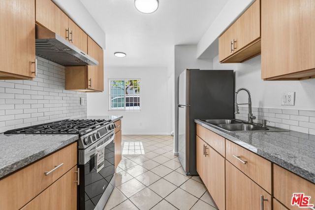 8110 S San Pedro Street, Los Angeles, CA 90003