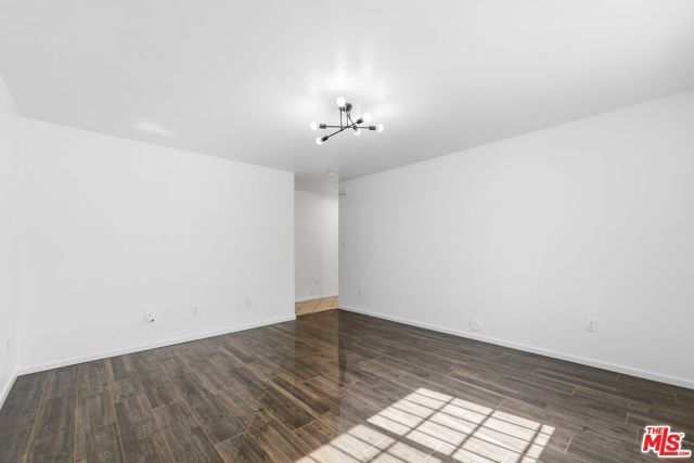 8110 S San Pedro Street, Los Angeles, CA 90003