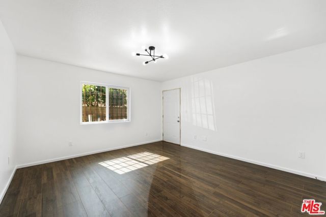 8110 S San Pedro Street, Los Angeles, CA 90003