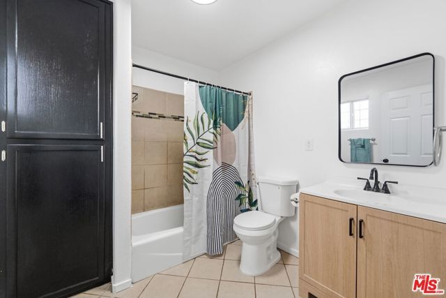 8110 S San Pedro Street, Los Angeles, CA 90003