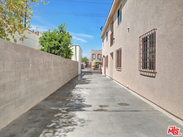 8110 S San Pedro Street, Los Angeles, CA 90003