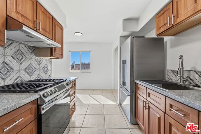 8110 S San Pedro Street, Los Angeles, CA 90003