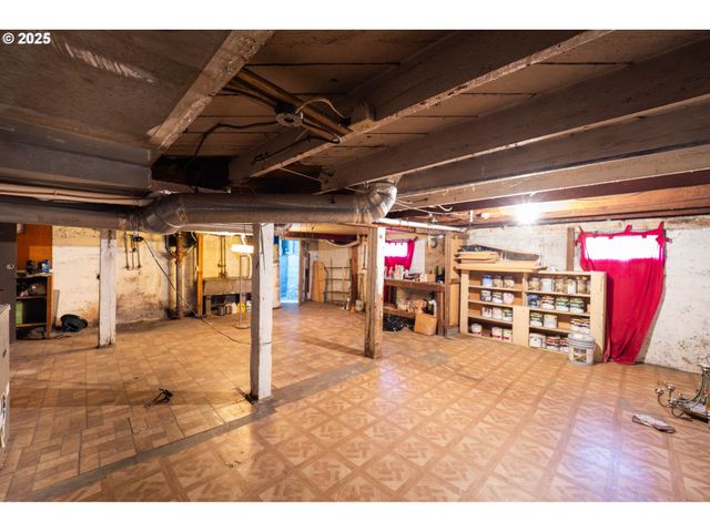 10035 N CALHOUN Ave, Portland, OR 97203