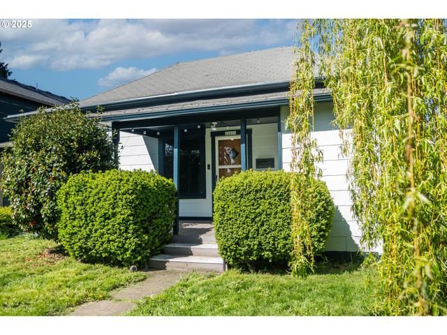 10035 N CALHOUN Ave, Portland, OR 97203