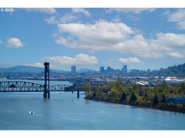 10035 N CALHOUN Ave, Portland, OR 97203