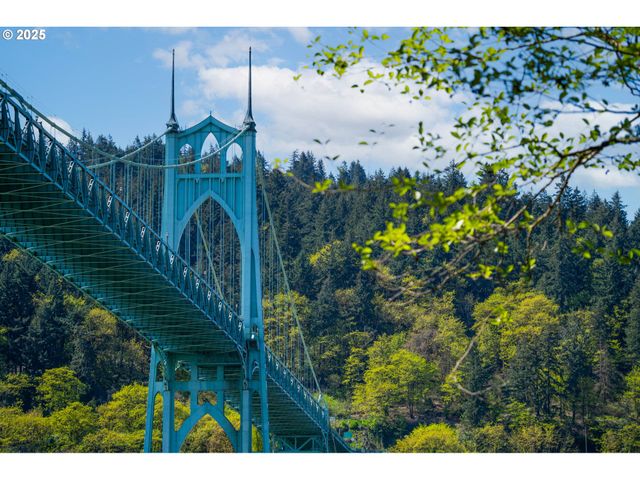 10035 N CALHOUN Ave, Portland, OR 97203
