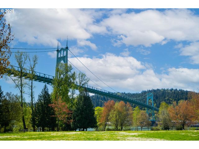 10035 N CALHOUN Ave, Portland, OR 97203