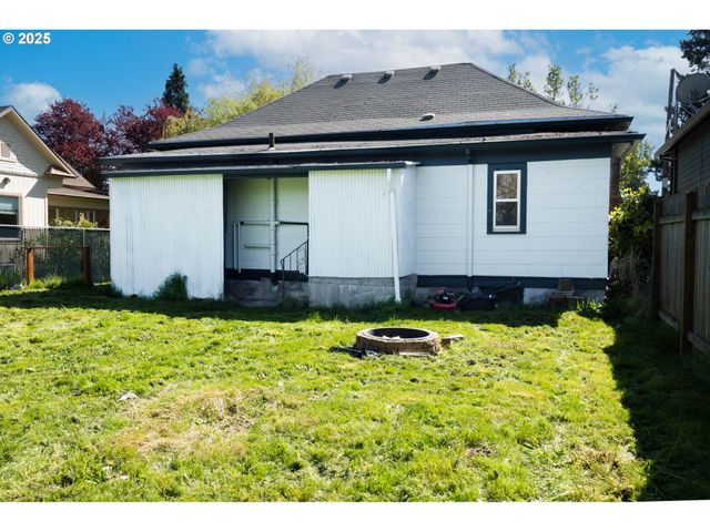 10035 N CALHOUN Ave, Portland, OR 97203