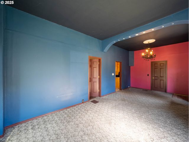 10035 N CALHOUN Ave, Portland, OR 97203