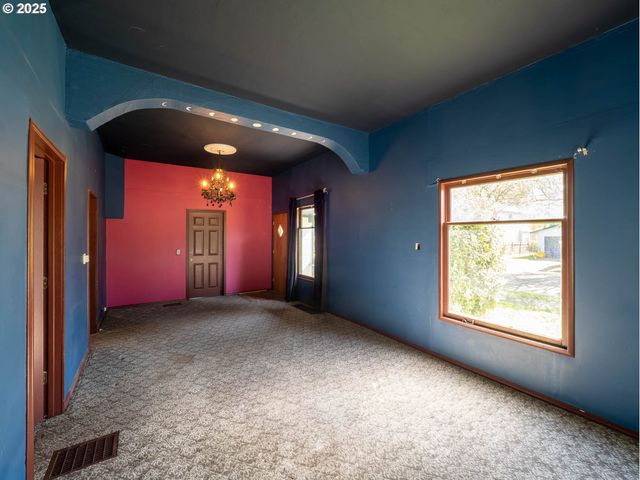 10035 N CALHOUN Ave, Portland, OR 97203