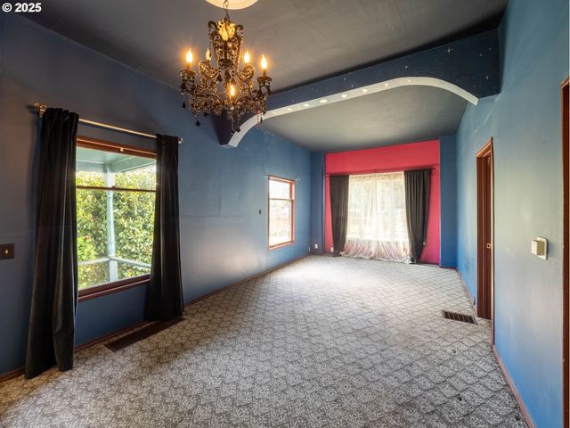 10035 N CALHOUN Ave, Portland, OR 97203