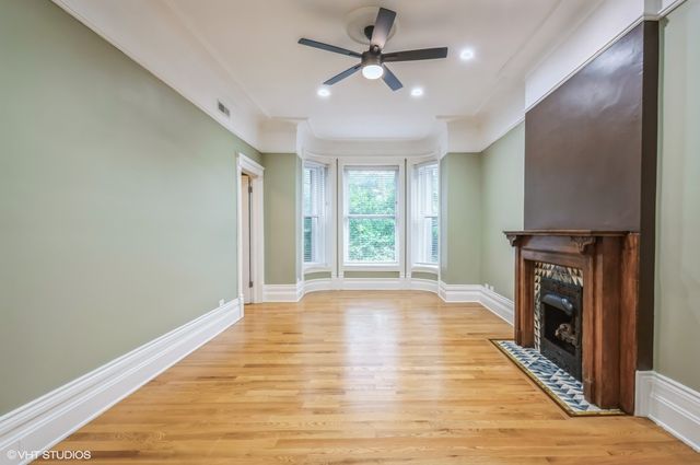 927 W Newport Avenue 2, Chicago, IL 60657