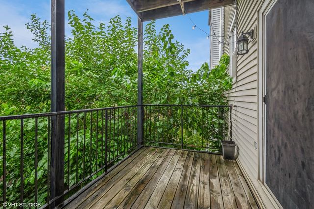 927 W Newport Avenue 2, Chicago, IL 60657