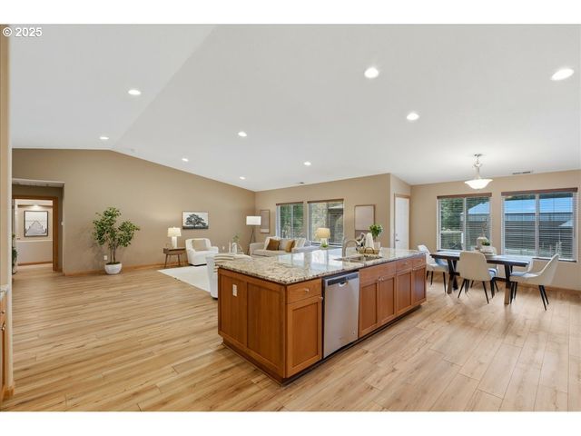 15061 Se ORIENT Dr, Boring, OR 97009