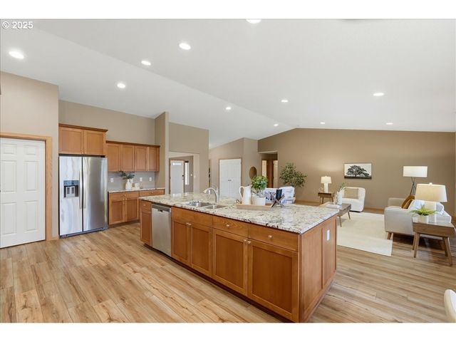 15061 Se ORIENT Dr, Boring, OR 97009