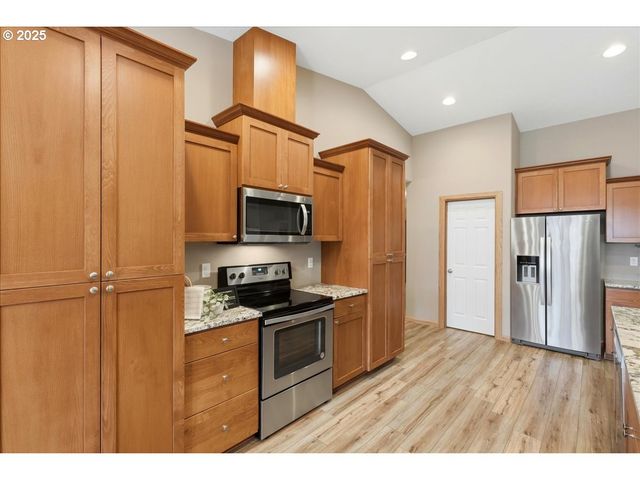 15061 Se ORIENT Dr, Boring, OR 97009