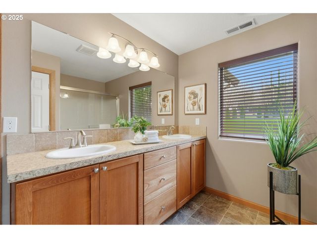 15061 Se ORIENT Dr, Boring, OR 97009