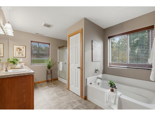 15061 Se ORIENT Dr, Boring, OR 97009