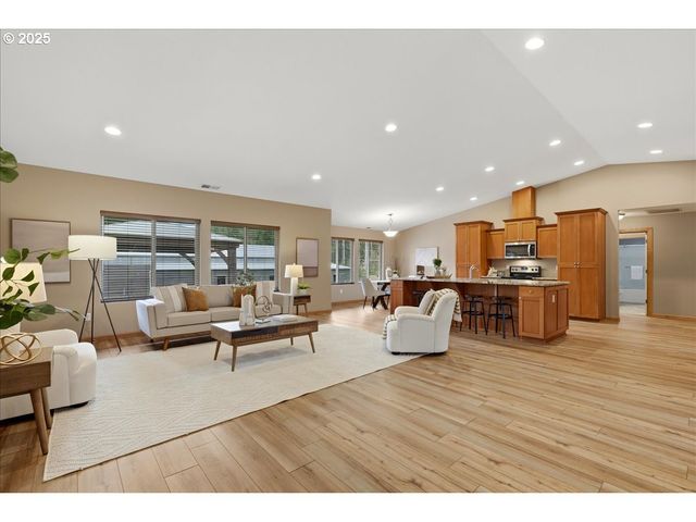 15061 Se ORIENT Dr, Boring, OR 97009