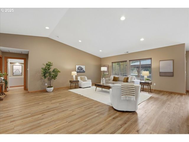 15061 Se ORIENT Dr, Boring, OR 97009