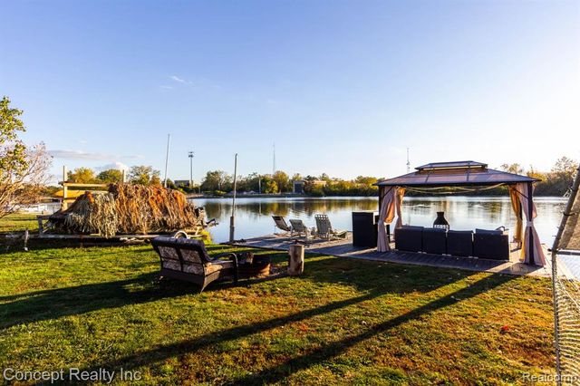 26721 W Huron River Drive, Flat Rock, MI 48134