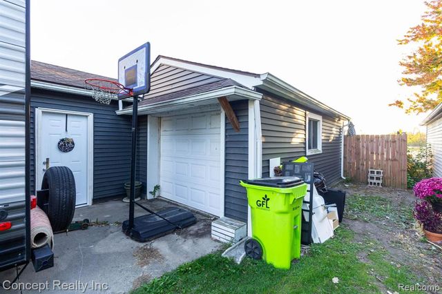 26721 W Huron River Drive, Flat Rock, MI 48134