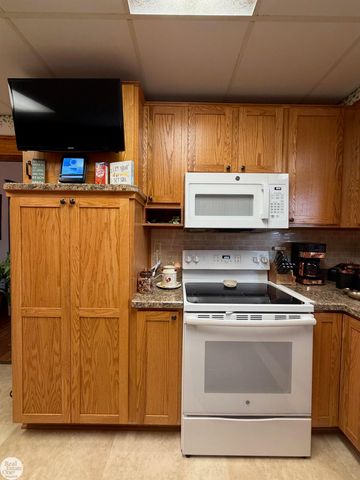 138 S 3rd Street, Marine City, MI 48039