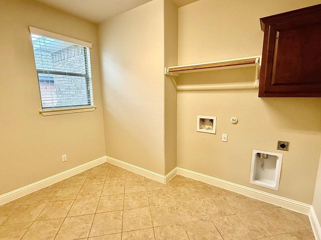 5512 Lipan Apache BND, Austin, TX 78738