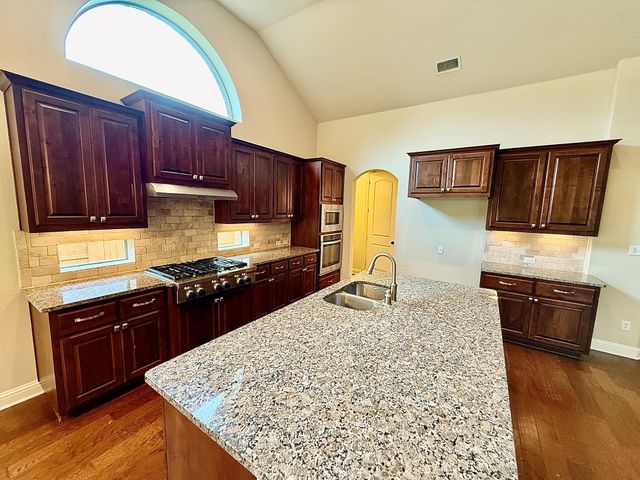 5512 Lipan Apache BND, Austin, TX 78738