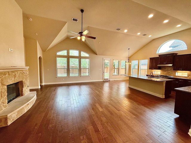 5512 Lipan Apache BND, Austin, TX 78738