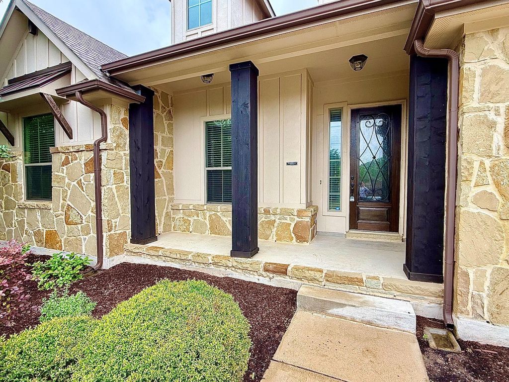 5512 Lipan Apache BND, Austin, TX 78738