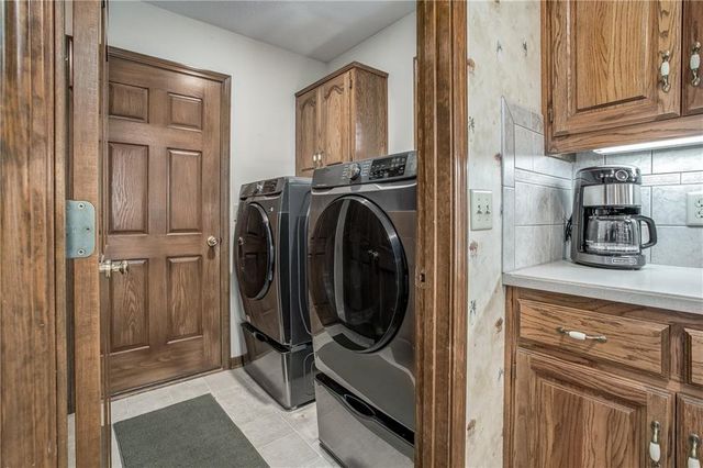 22504 E 33rd Street Court S, Blue Springs, MO 64015