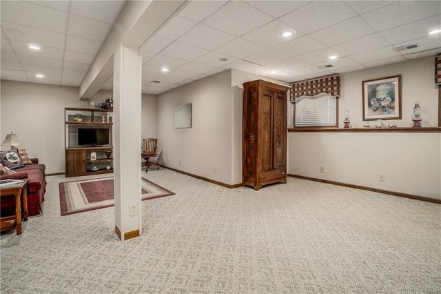 22504 E 33rd Street Court S, Blue Springs, MO 64015