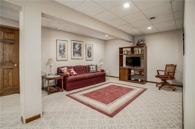 22504 E 33rd Street Court S, Blue Springs, MO 64015